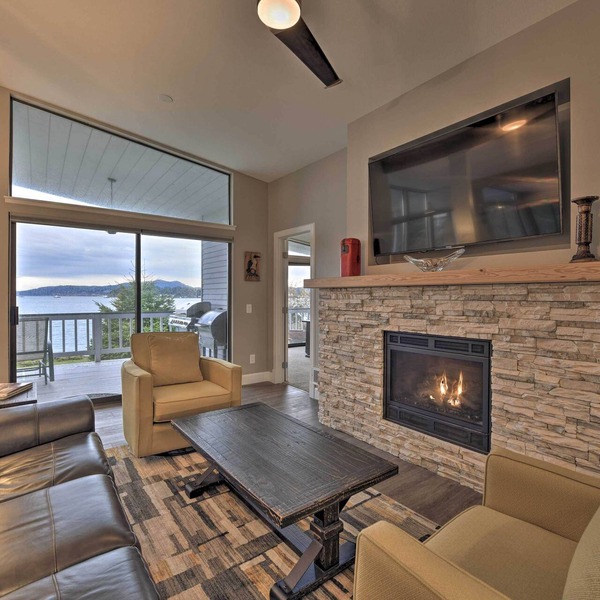 Bayfront Home - Take Ferry to the San Juan Islands