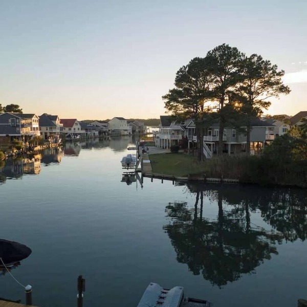 Bayfront Modern Retreat Dock, Kayaks, Views