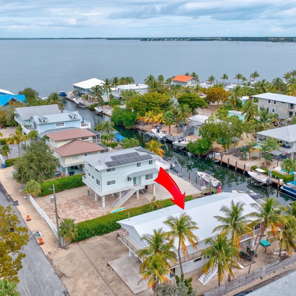 Bayside Dreams waterfront pool home 5 br/3bath with dock.