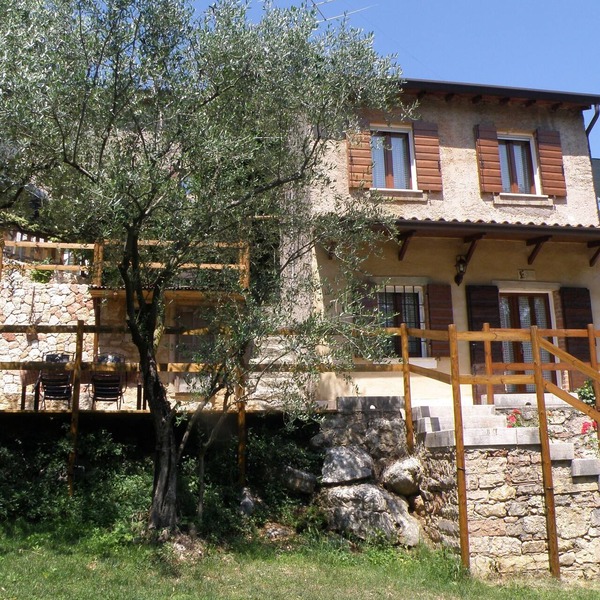 Between art and wine in the heart of the Valpolicella . .