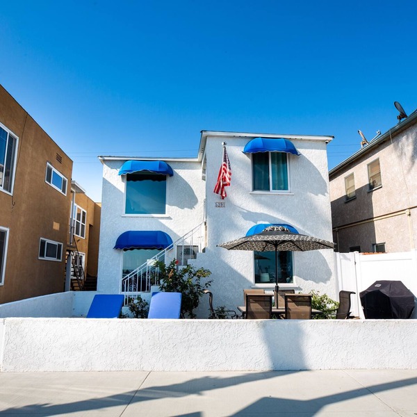 Beach across the street, Alamitos Bay steps away! No hidden Fees!