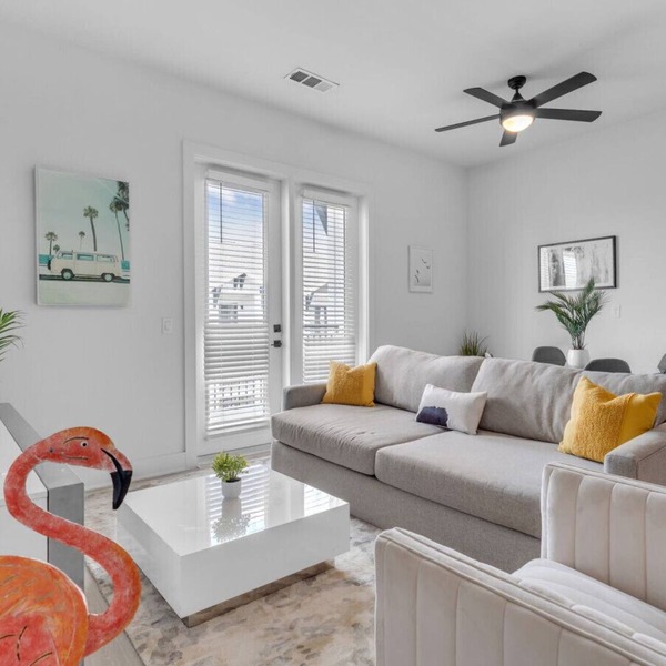 Beach Bliss: Modern 3 Bed Oasis Mins from Shore