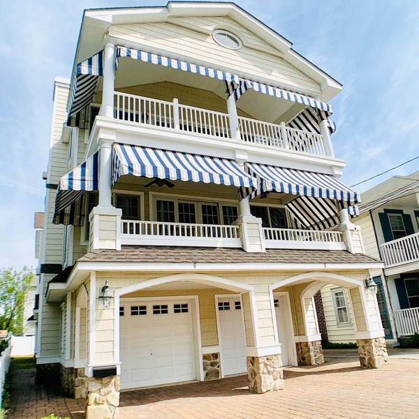 Beach Block Newer 1st Floor Immaculate Condition - Elevator