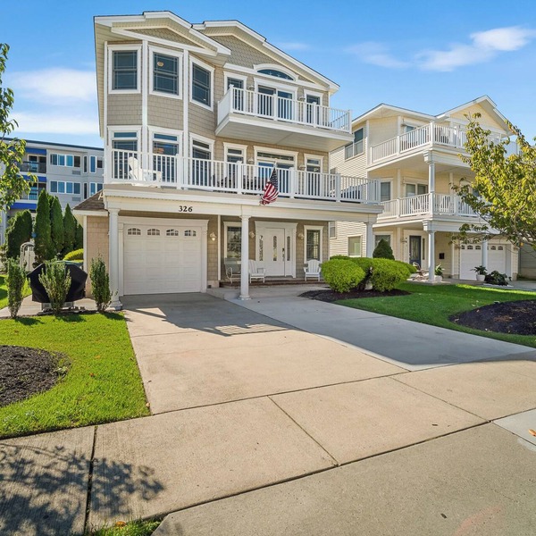 Beach Block, Open Floor plan for entertainment, elevator & ocean views
