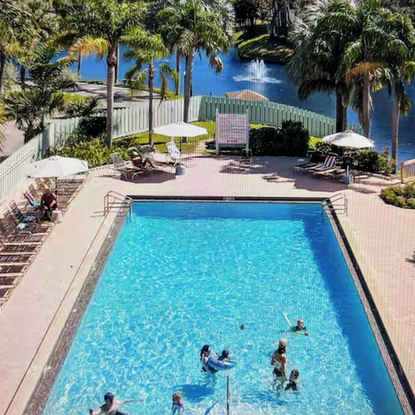 Beach Bungalow Jupiter Carlin Park across street from beach Htd Pool/Pickle Ball