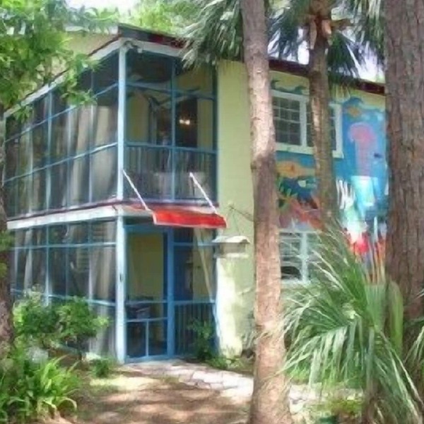 Beach-Chic Apt. for Two - SLEEP NUMBER BED - Porch Rockers - Short Walk to Beach