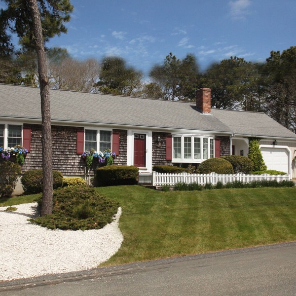 Beach Chic Chatham 5 Star 5 Min Walk to Beach-Newly Renovated Private Retreat AC