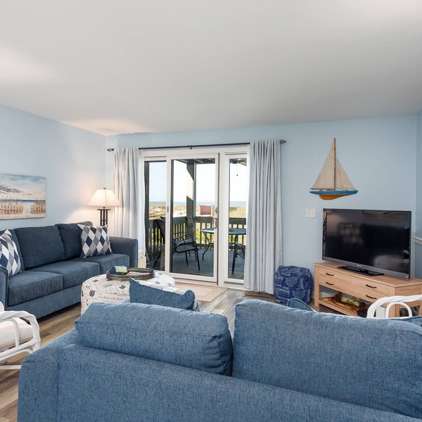 Beach Decor! Gorgeous Sunsets on Pelican Beach! Walk to Pools! Amenity Access included!