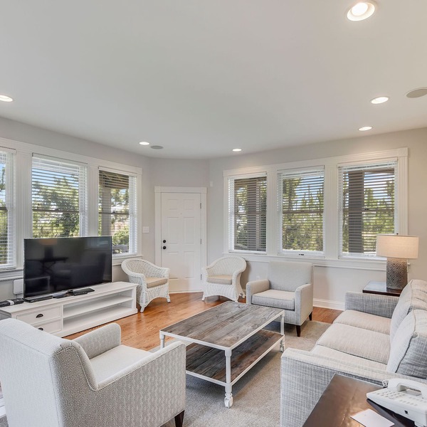Beach Escape! Spacious 3 Bedroom House