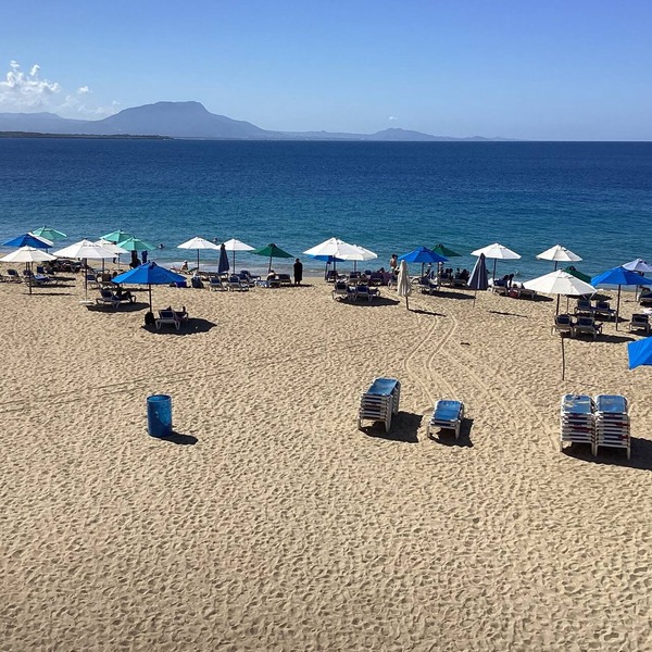 Beach Front 2bd/2ba Emaculent 1st FL Poolside Condo Playa Alicia 24hr Security