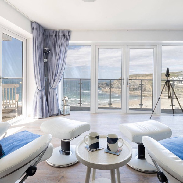 Beach Front 5 Star Dog Friendly Home with Amazing Sea Views & Outdoor Kitchen