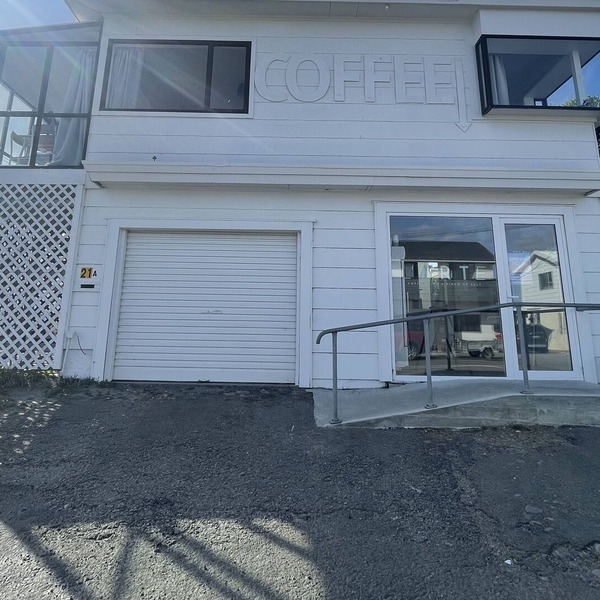 Beach Front Apartment - Above Premium Coffee Shop