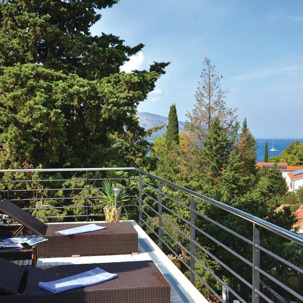 Beach front apartment in Stari Grad with WiFi