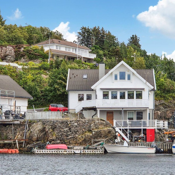Beach front apartment in Steinsland