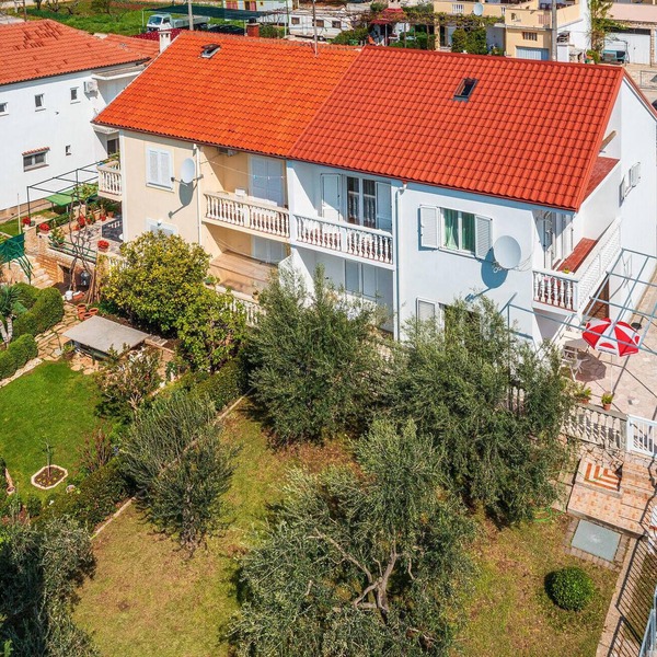 Beach front apartment in Posedarje with WiFi