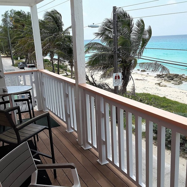 BEACH FRONT-CENTRAL LOCALE-SUNSET VIEW-FREE WIFI-A/C-FAMILY FRIENDLY-AMENITIES