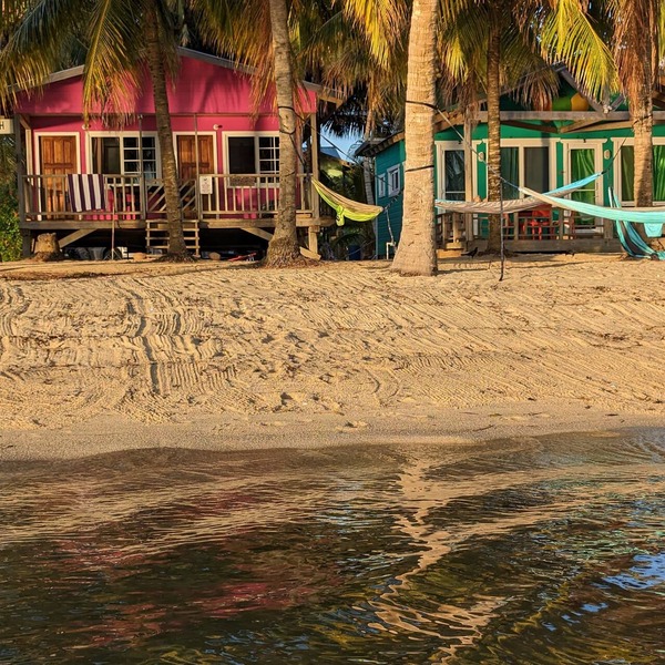 Beach Front! Cobia Beach Guest House "Hot Pink Family Cabin"