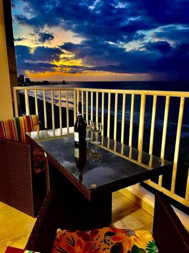 Beach Front Condo in Isla Verde!