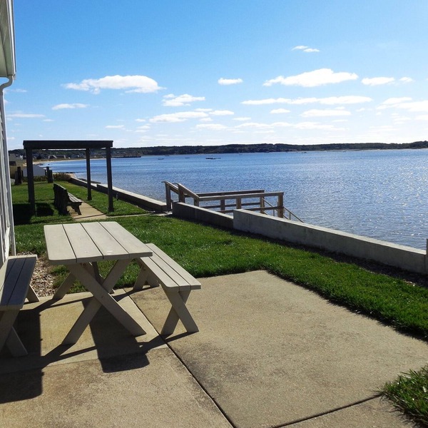 Beach front Cottage, close to downtown - Private Beach and Great Water views