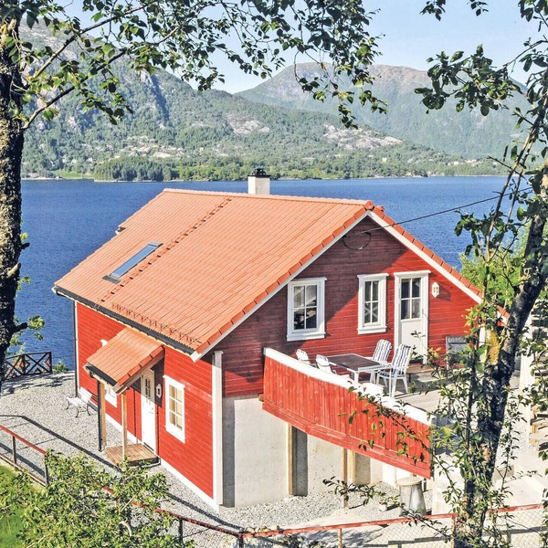 Beach front home in Vaksdal with house sea view