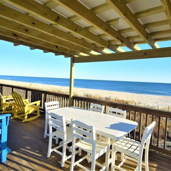 Beach Front, Hot Tub, Pool Table, Foos Ball, Dog Friendly, Fenced Yard!