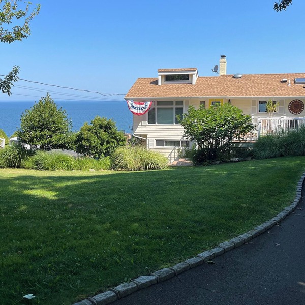 Beach front house amazing views 3/3, 8 person spa covered granite wet bar 55” TV