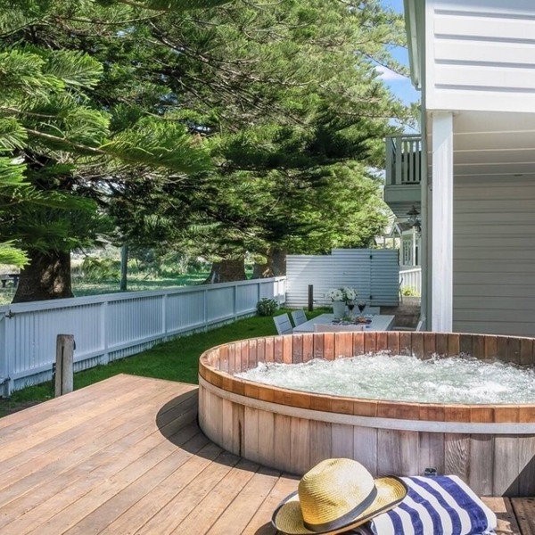 Beach Front House Outdoor Hot Tub Sauna Stunning Views. 1 FREE NIGHT!