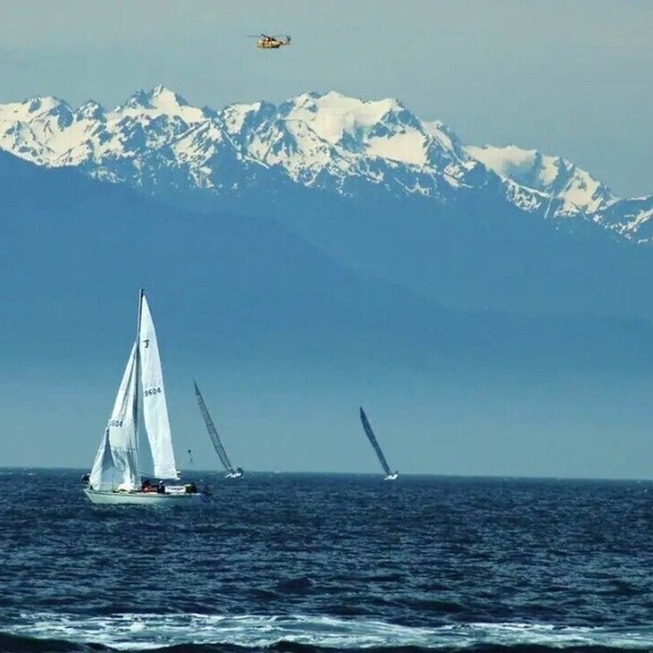 Beach Front Oasis 15 Minutes To Downtown Victoria
