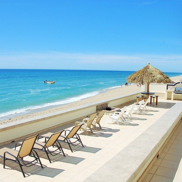 🐬 BEACH FRONT 🐬 Palapas, Firepit, Upstairs Deck, Whole House - PLAYA ARCADIA