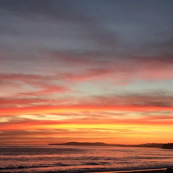 Beach front Sea Loft in Santa Barbara. Weekly discounts. Best beach sunsets!