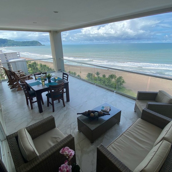 Beach Front - Spectacular Ocean Views!