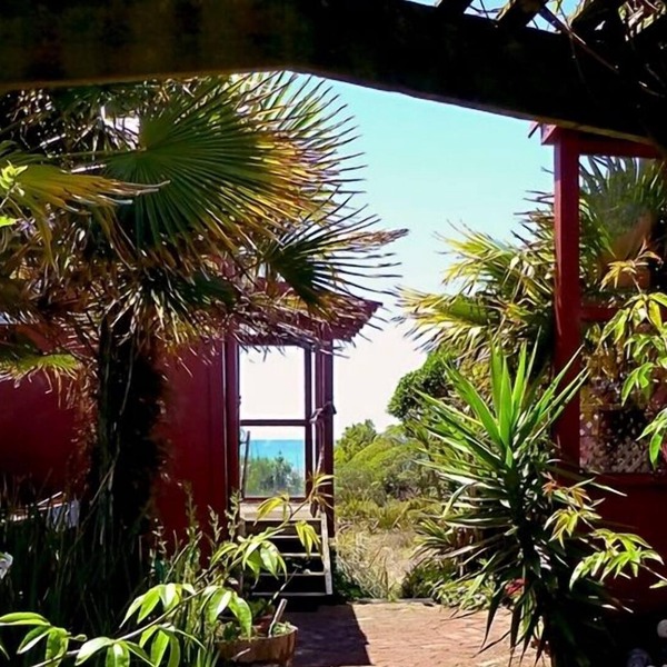 BEACH FRONT - TRANQUIL & RELAXING - 15 MINUTES TO NAPIER