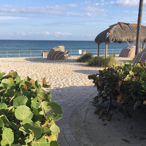 Beach Front Villa, 50 feet to the beach