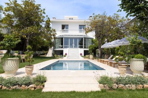 Beach front Villa Cap D'Antibes