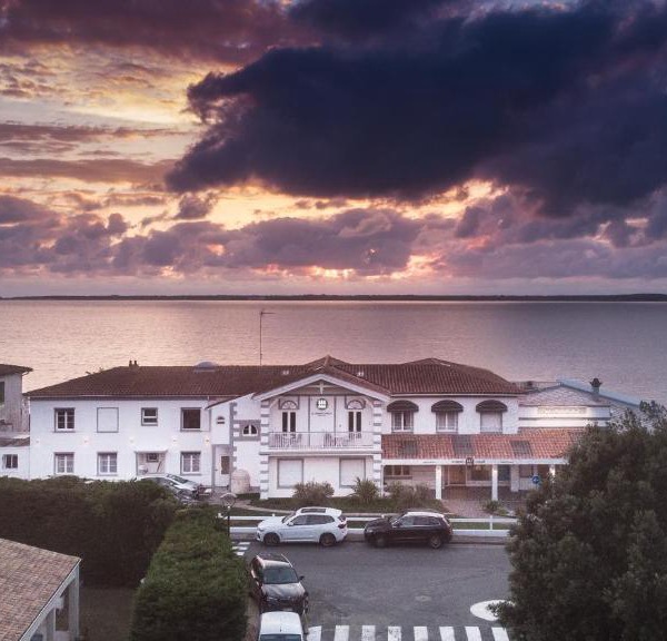 Beach Hotel - Le Grand Chalet
