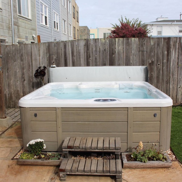 Beach House - One Block from Ocean Beach. 30 Day Minimum - 50% Discount