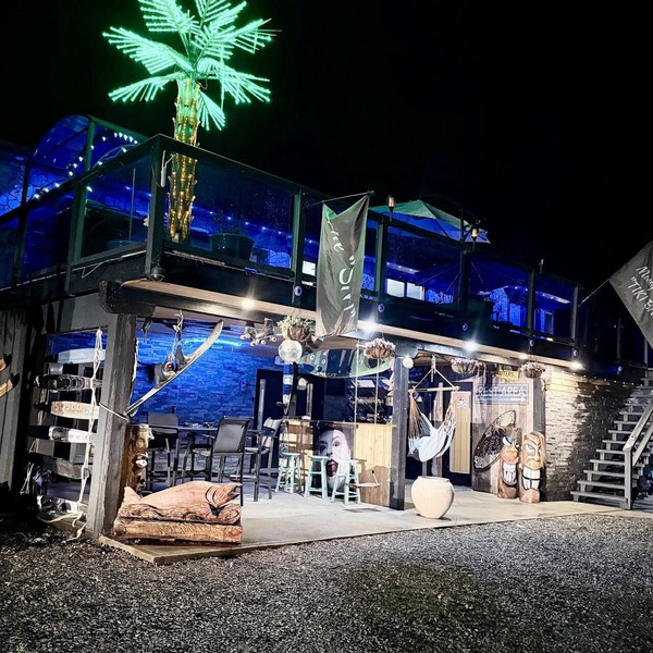 Beach, please - Waterfront - Shuswap Vacations & Sledding Accommodation