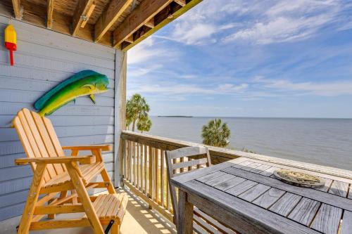 Beach & Pool Access at Condo on Cedar Key!