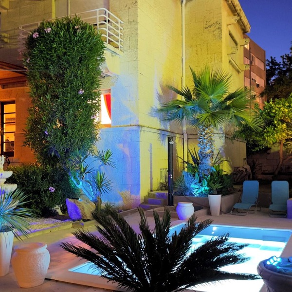 Beach Villa with pool, sea view and exotic garden