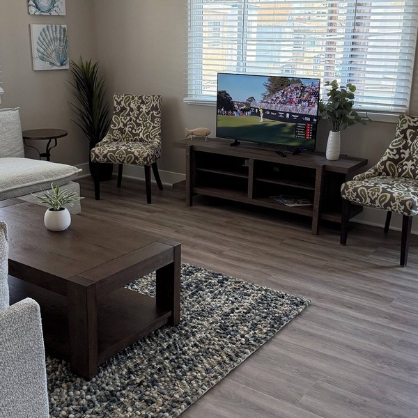 Beachfront 2-bed, 2-bath unit with AC in Seal Beach
