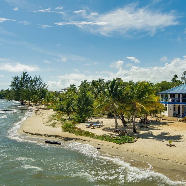 Beachfront 2-Bed, Pool, Kayaks, Perfect for Family