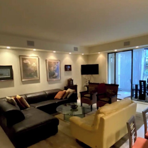 BEACHFRONT - 2bdrm 2 bath, fine art, contemporary design in luxury building.