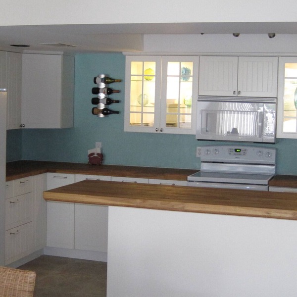 Beachfront, 2BR/2BA, New Kitchen, 3-month minimum stay