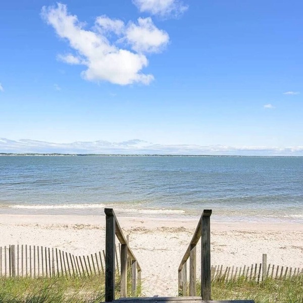 Beachfront 3-bedroom cottage on 1.2 private acres, just renovated!