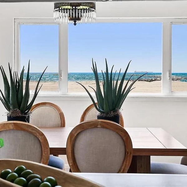 Beachfront 3 Bedroom 3 Bath In Seal Beal, Ca