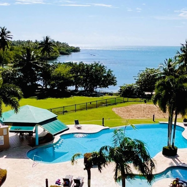 Beachfront 3BR Sunset Views & Ocean Breezes