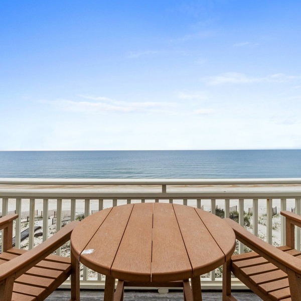 Beachfront 6-bedroom pet friendly home