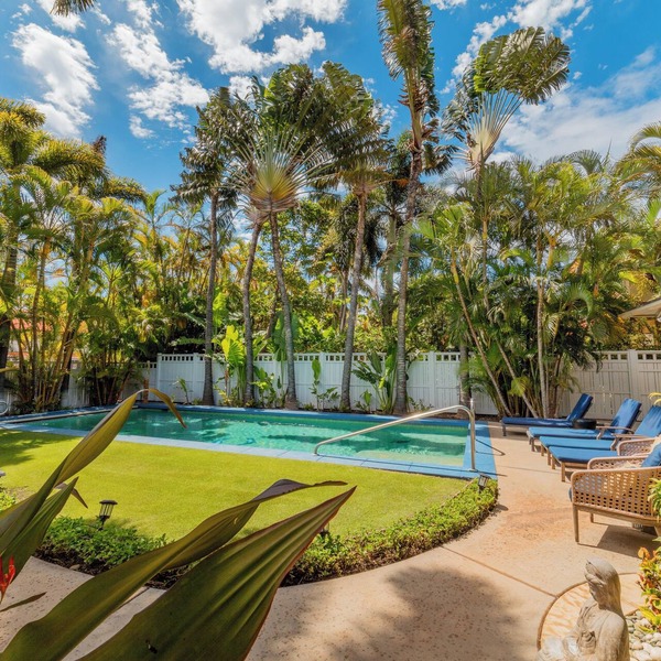 Beachfront 6 Bedrooms with Pool