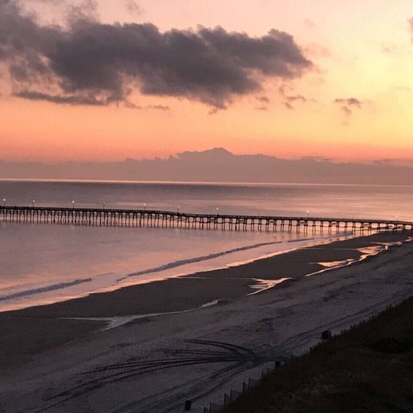 Beachfront/amazing views!😎1BR-1BA condo w/elevator/pool/W&D!