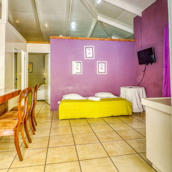 Beachfront access & shared pool, just one hour from San José!
